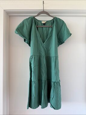 Universal Thread Green Tiered V-Neck Sack Dress